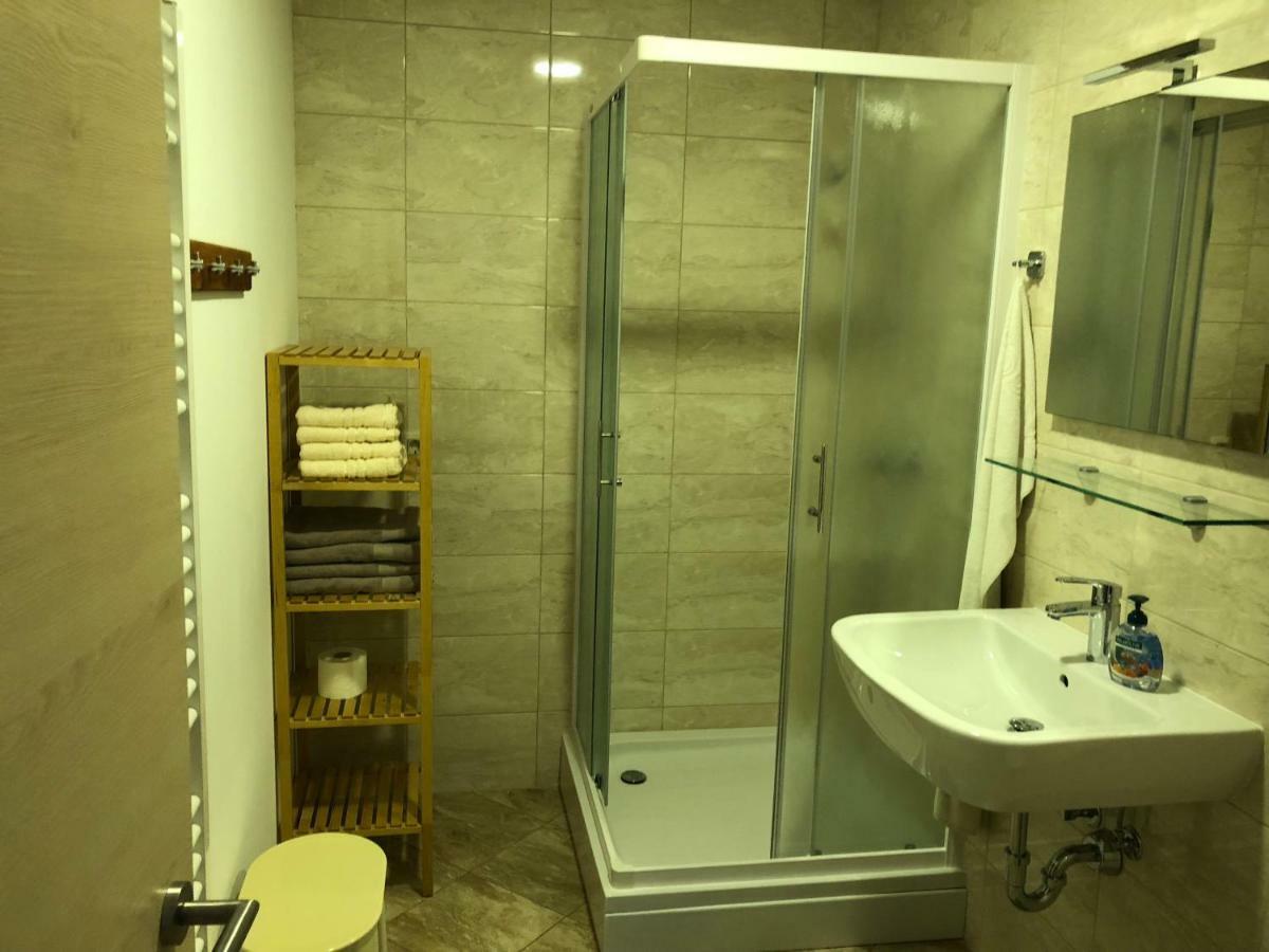 Apartma Linhartov Trg Radovljica Buitenkant foto
